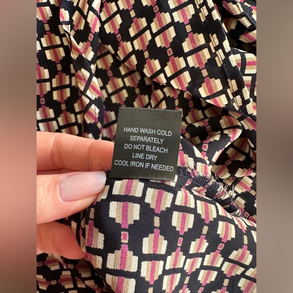 Pleione Classic Lightweight Flowy Size Medium - Picture 9 of 16